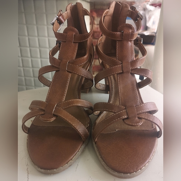 NWOT Transit sandals. Size 9. - Picture 4 of 13